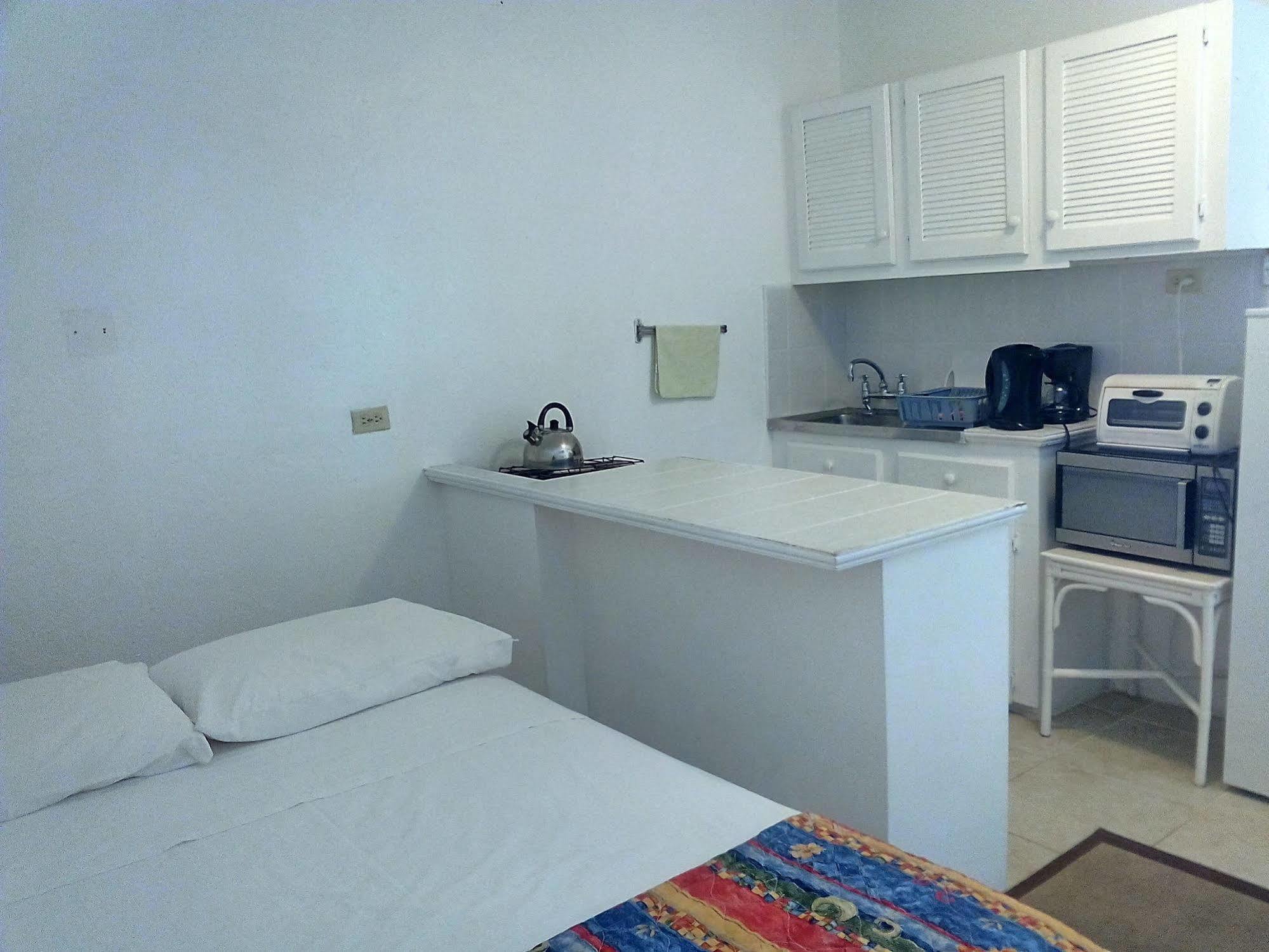 Chateau Blanc Apartments On Sea Christ Church Esterno foto