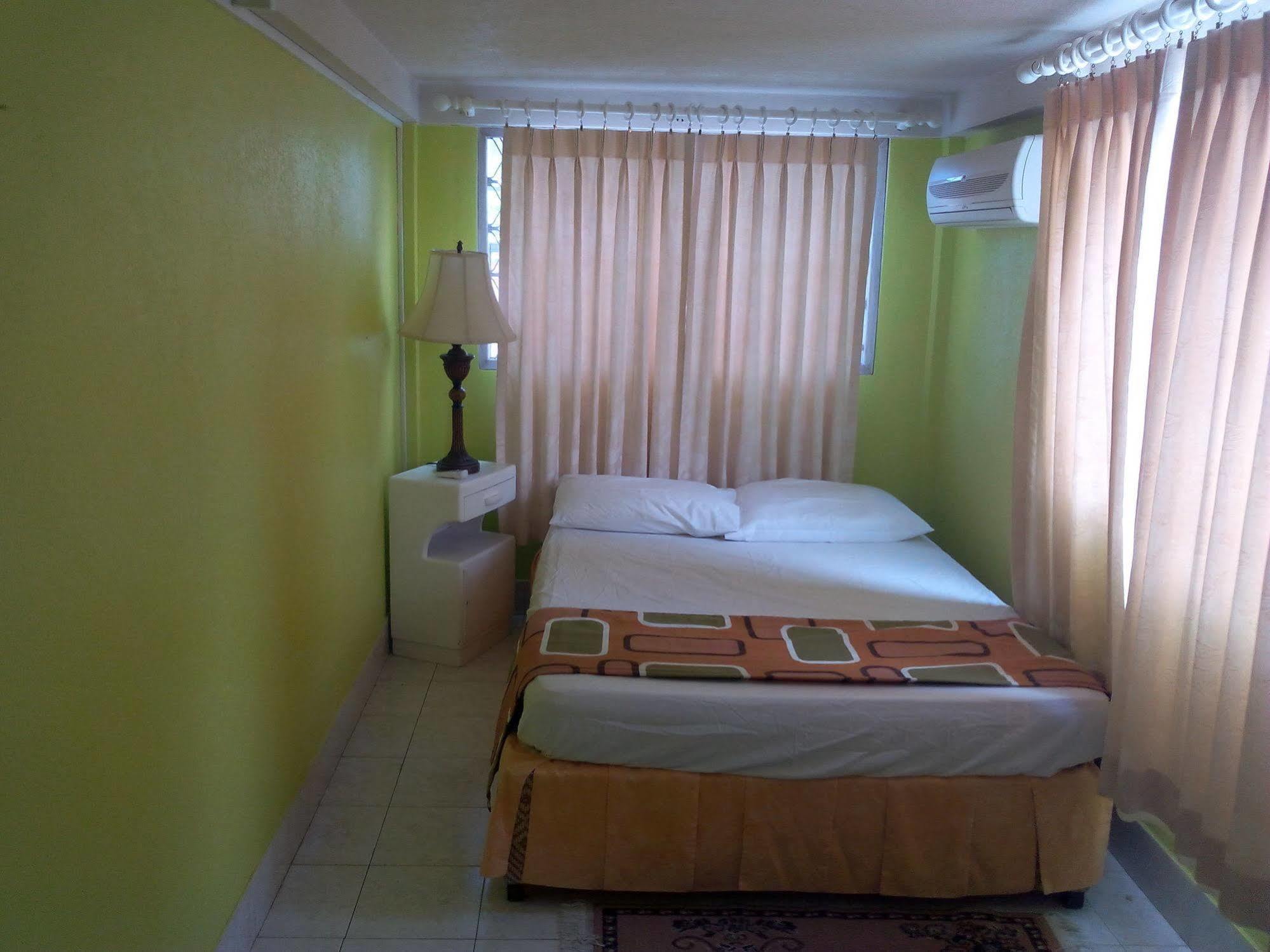 Chateau Blanc Apartments On Sea Christ Church Esterno foto