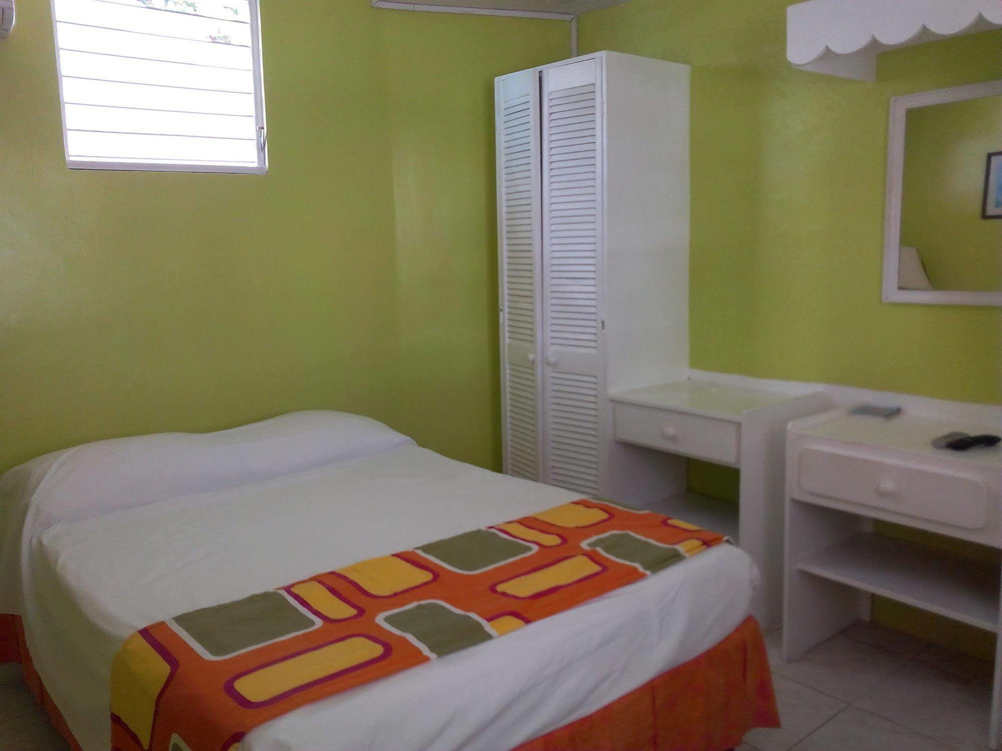 Chateau Blanc Apartments On Sea Christ Church Esterno foto